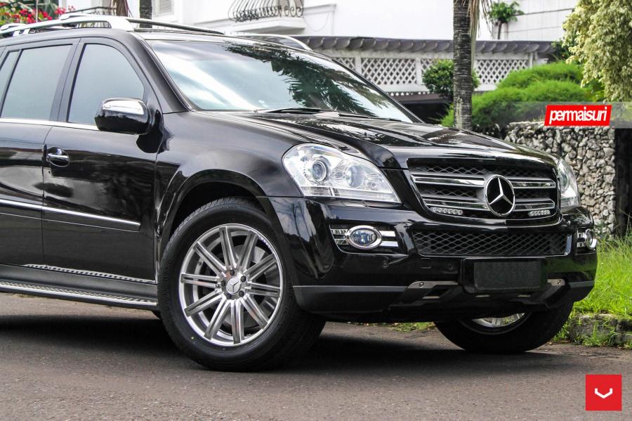 Детали экстерьера Mercedes-Benz GL500 4Matic on Vossen Wheels (CV4) 2016 года  (фото 6 из 8)
